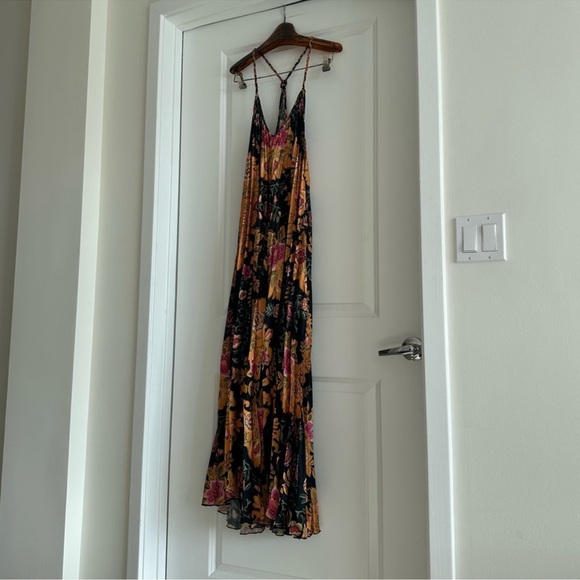 Farm Rio Black Arabesque Floral Pleated Midi Dress - Picture 6 of 9